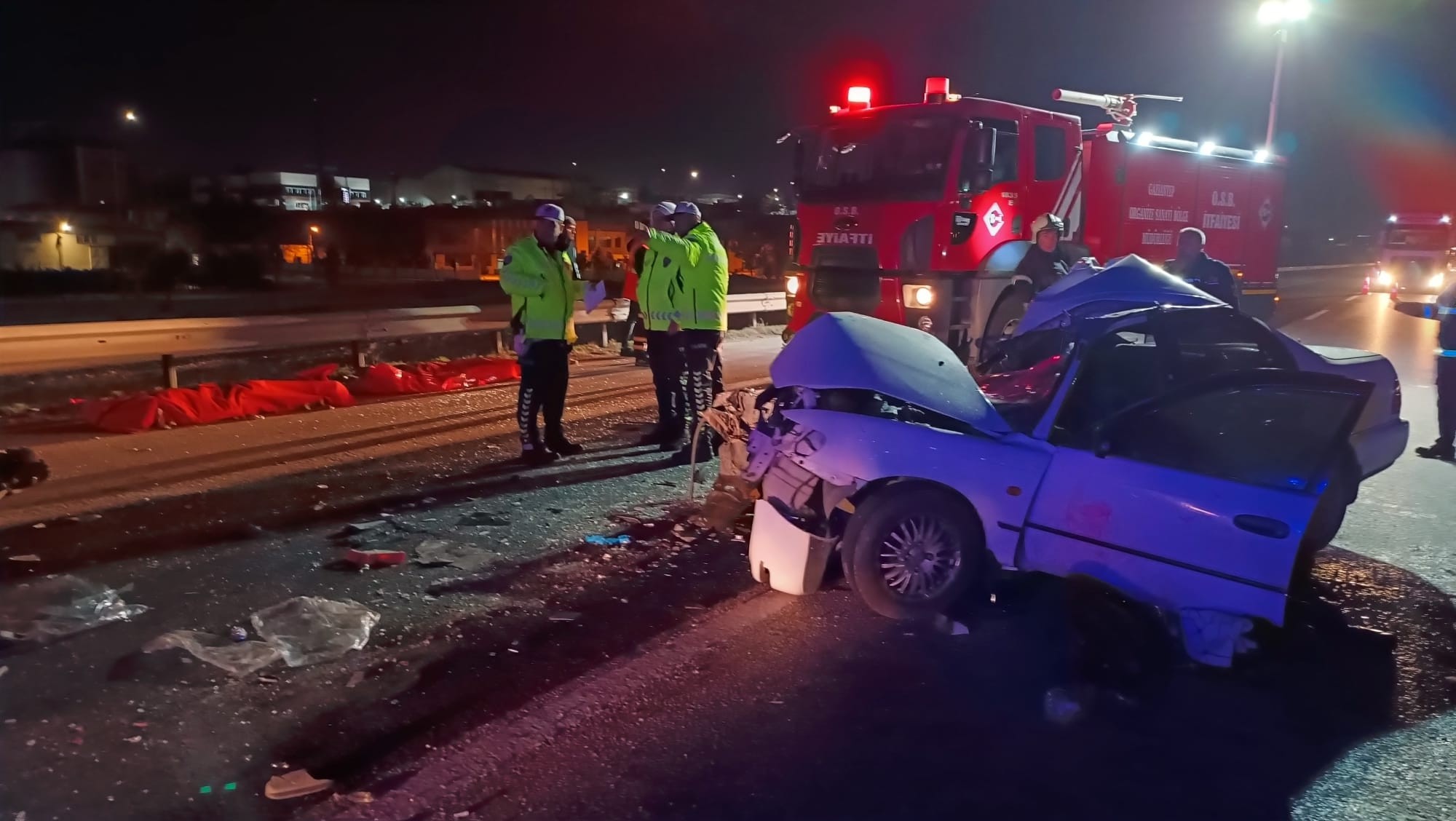 TAG otoyolunda feci trafik kazası: 2 ölü, 5 yaralı - Gazete Yazıyor