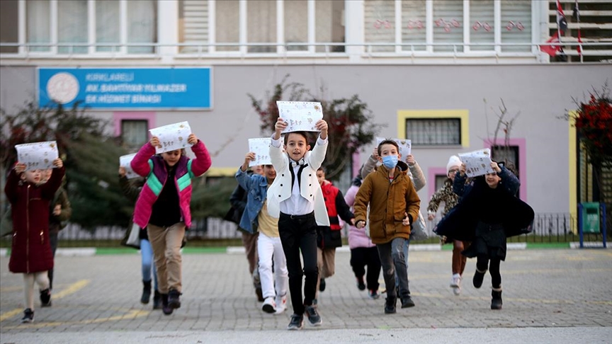 okullar ne zaman kapanıyor yaz tatili karne