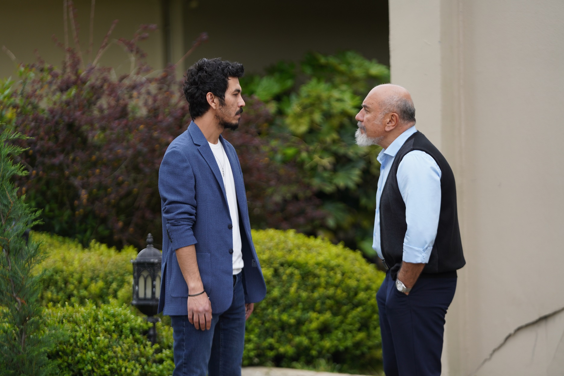 adım farah 12 bölüm izle tek parça full hd (2)