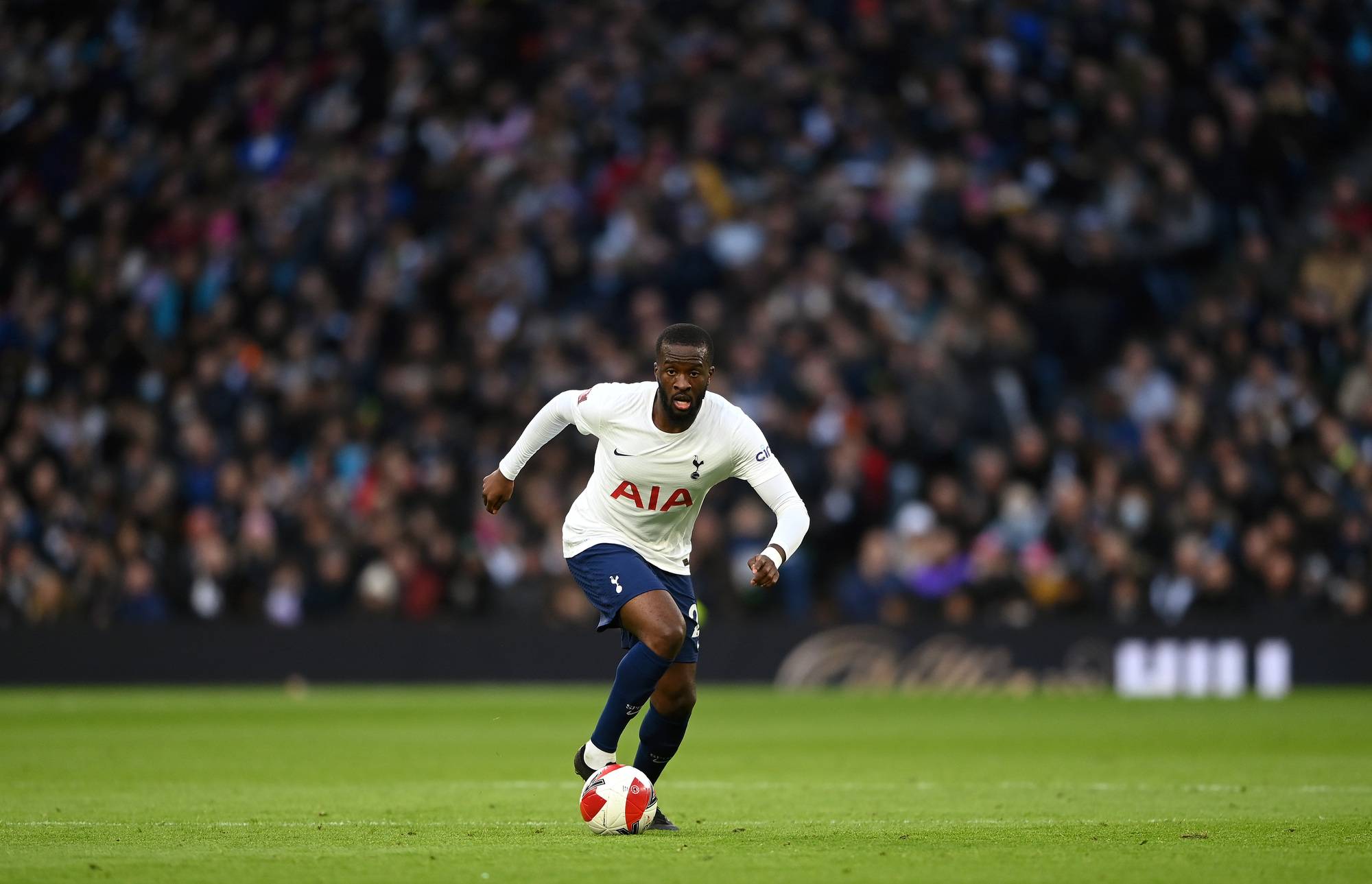 NDOMBELE-GALATASARAY-2 (1)